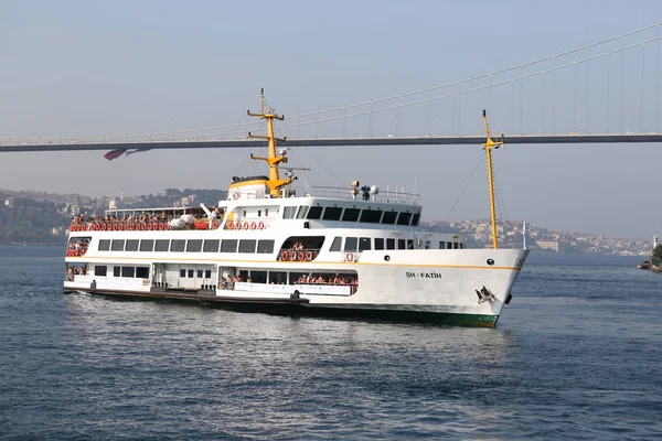 Istanbul Turkiet Juli 2018 Simmare Kommer Att Startpunkten Med Färja — Stockfoto