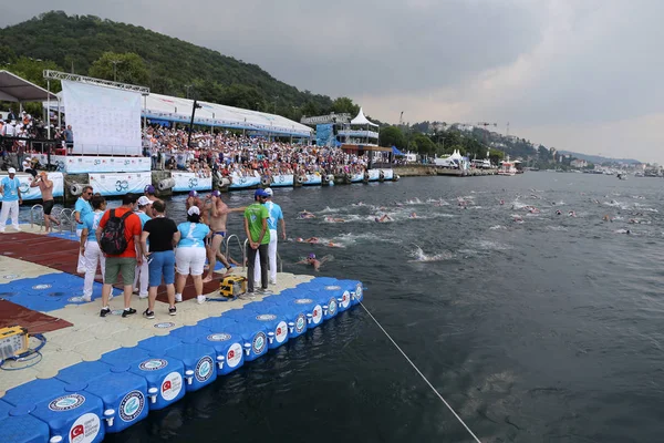 Istanbul Turkey July 2018 Swimmers Swim Samsung Bosphorus Cross Continental — Stock Photo, Image