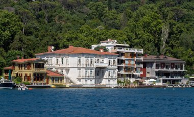 İstanbul 'un İstanbul İlçesinin Boğaz Tarafındaki Binalar