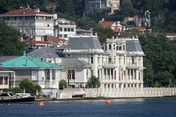 Edificio Bósforo Lado Del Estrecho Estambul Turquía —  Fotos de Stock