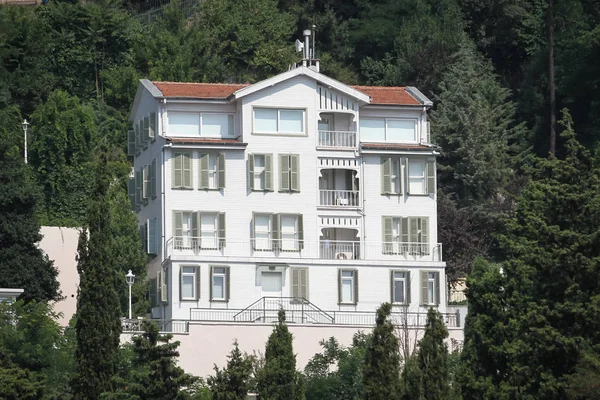 Edificio Bósforo Lado Del Estrecho Estambul Turquía — Foto de Stock