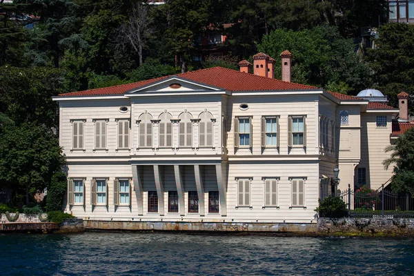 Edificio Bósforo Lado Del Estrecho Estambul Turquía — Foto de Stock