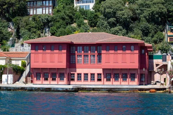 Edificio Bósforo Lado Del Estrecho Estambul Turquía —  Fotos de Stock