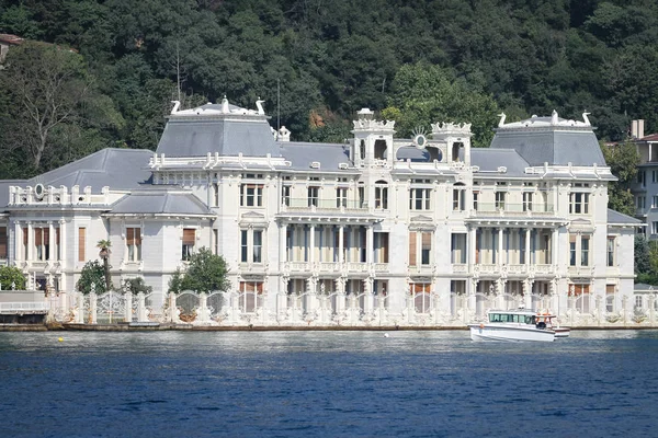 Edificio Bósforo Lado Del Estrecho Estambul Turquía — Foto de Stock