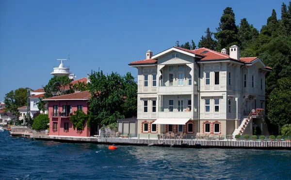 Edificios Bósforo Lado Del Estrecho Estambul Turquía — Foto de Stock
