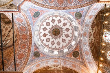 Istanbul, Türkiye - 29 Temmuz 2018: Dome Sultanahmet Mavi Camii Istanbul içi.