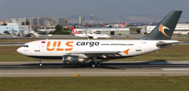Istanbul, Türkiye - 05 Ağustos 2018: Uls havayolları kargo Airbus A310-304f (Cn 622) Istanbul Atatürk havaalanından alır. ULS havayolları var 3 filo büyüklüğü ve 10'dan fazla yerler