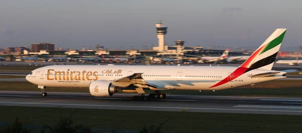 Κωνσταντινούπολη Τουρκία Αυγούστου 2018 Emirates Boeing 777 31Her 32714 Απογείωση — Φωτογραφία Αρχείου