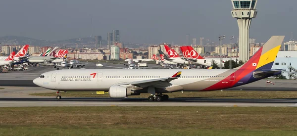 Istanbul Türkiye Ağustos 2018 Asiana Airlines Airbus A330 323E 1151 — Stok fotoğraf