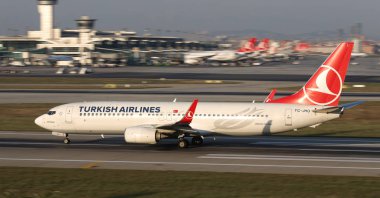 Istanbul, Türkiye - 05 Ağustos 2018: Türk Hava Yolları Boeing 737-8f2 (Cn 40987) Istanbul Atatürk havaalanından alır. Senin 338 filo büyüklüğü ve 300 hedefleri Türkiye'nin bayrak taşıyıcı