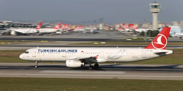 Κωνσταντινούπολη Τουρκία Αυγούστου 2018 Τουρκικές Αερογραμμές Airbus A321 231 5077 — Φωτογραφία Αρχείου