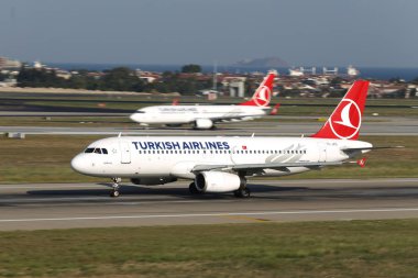 Istanbul, Türkiye - 05 Ağustos 2018: Türk Hava Yolları'nın Airbus A320-232 (Cn 2934) Istanbul Atatürk havaalanından alır. Senin 338 filo büyüklüğü ve 300 hedefleri Türkiye'nin bayrak taşıyıcı