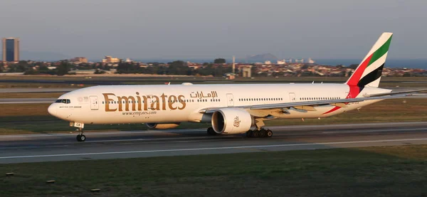 Κωνσταντινούπολη Τουρκία Αυγούστου 2018 Emirates Boeing 777 31Her 32714 Απογείωση — Φωτογραφία Αρχείου