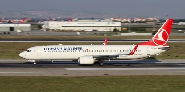 土耳其伊斯坦布尔 2018年8月5日 土耳其航空公司波音 737 9F2Er 42010 从伊斯坦布尔阿塔图尔克机场起飞 你是土耳其的旗舰航母 拥有338辆舰队和300个目的地 — 图库照片