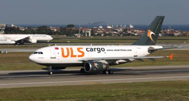 Istanbul, Türkiye - 05 Ağustos 2018: Uls havayolları kargo Airbus A310-304f (Cn 622) Istanbul Atatürk havaalanından alır. ULS havayolları var 3 filo büyüklüğü ve 10'dan fazla yerler