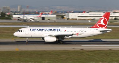 Istanbul, Türkiye - 05 Ağustos 2018: Türk Hava Yolları'nın Airbus A320-232 (Cn 2934) Istanbul Atatürk havaalanından alır. Senin 338 filo büyüklüğü ve 300 hedefleri Türkiye'nin bayrak taşıyıcı