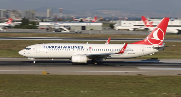 土耳其伊斯坦布尔 2018年8月5日 土耳其航空公司波音 737 8F2 40991 从伊斯坦布尔阿塔图尔克机场起飞 你是土耳其的旗舰航母 拥有338辆舰队和300个目的地 — 图库照片