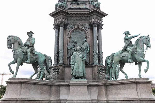 オーストリアのウィーン市にある皇后マリア テレジア記念碑 — ストック写真