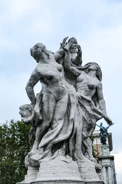Статуя Ponte Vittorio Emanuele Рим Италия — стоковое фото