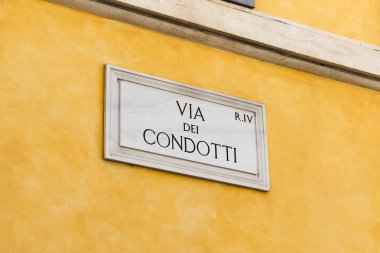 Via dei Condotti sokak işareti Roma şehir, İtalya