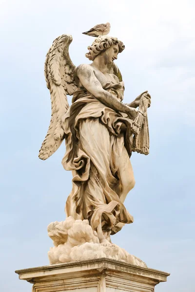Estátua Angel Whips Ponte Adriana Roma Itália — Fotografia de Stock