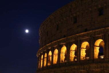 İtalya 'nın Roma şehrinde Kolezyum Gecesi