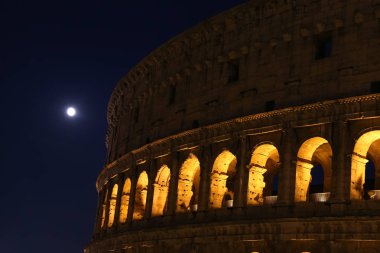İtalya 'nın Roma şehrinde Kolezyum Gecesi