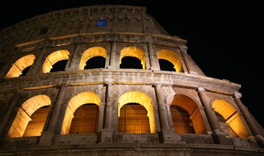 İtalya 'nın Roma şehrinde Kolezyum Gecesi