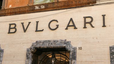Rome, İtalya - 21 Ağustos 2018: Bulgari deposunda Via Condotti, Rome şehir