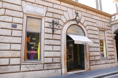 Rome, İtalya - 21 Ağustos 2018: Hermes mağazasında Via Condotti, Rome şehir