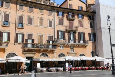 Roma, İtalya - 21 Ağustos 2018: Piazza Navona, Roma şehir restoranda