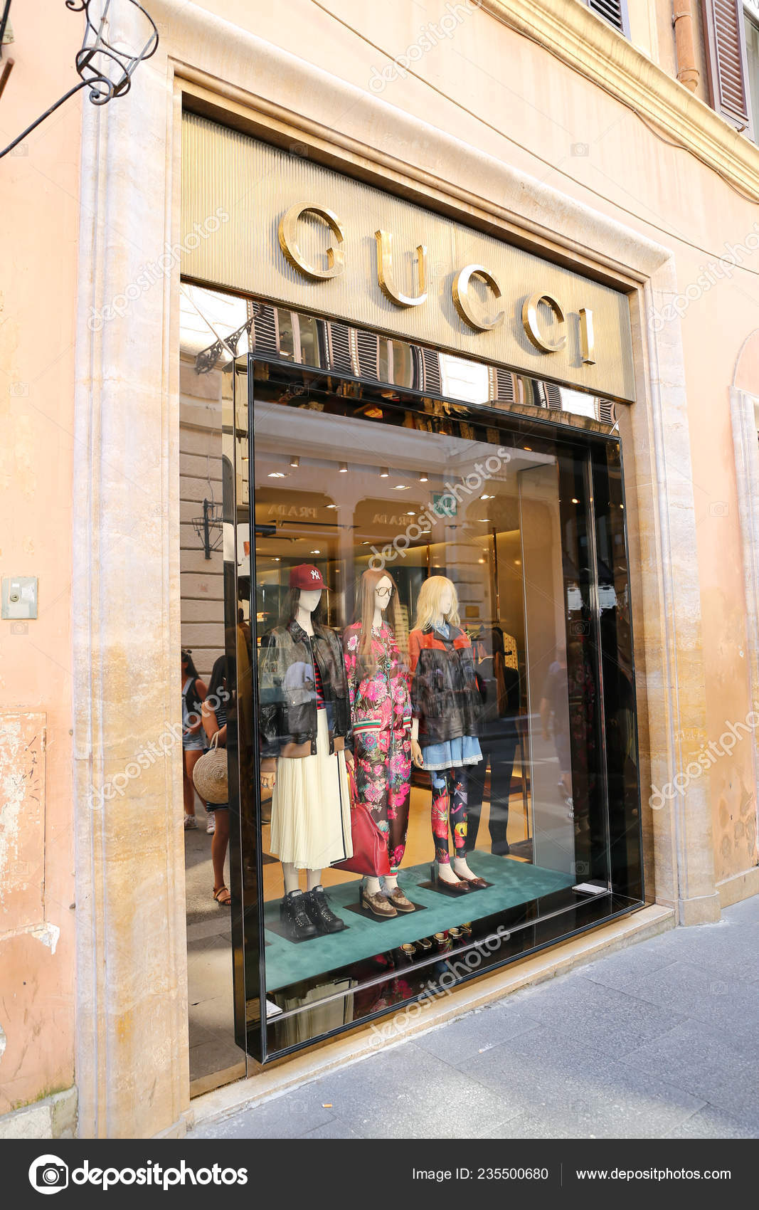 afkom arabisk mareridt Rome Italy August 2018 Gucci Store Condotti Rome City – Stock Editorial  Photo © EvrenKalinbacak #235500680