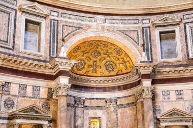 Rome, İtalya - 21 Ağustos 2018: Altar Panteon Roma şehir