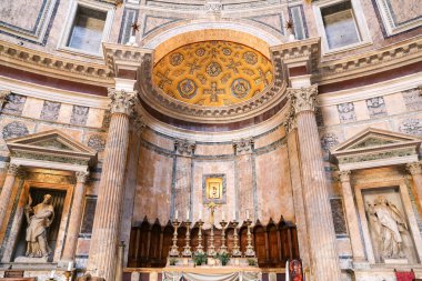 Rome, İtalya - 21 Ağustos 2018: Altar Panteon Roma şehir