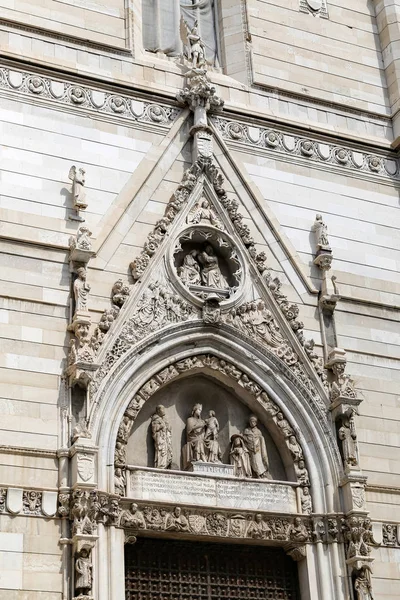 ナポリ大聖堂のファサード イタリア ナポリ — ストック写真