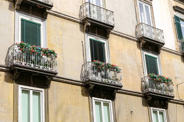 Fachada Edifício Nápoles Itália — Fotografia de Stock