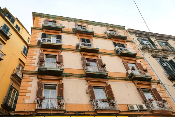 Facciata Edificio Nella Città Napoli — Foto Stock