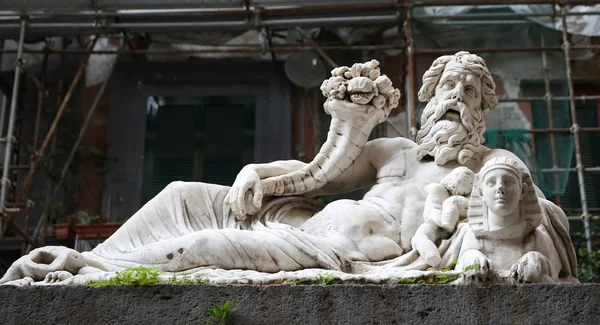 Статуя Нила Бога Неаполе Италия — стоковое фото