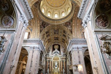 Naples, İtalya - 22 Ağustos 2018: Gesu Nuovo kilise içinde Napoli şehir