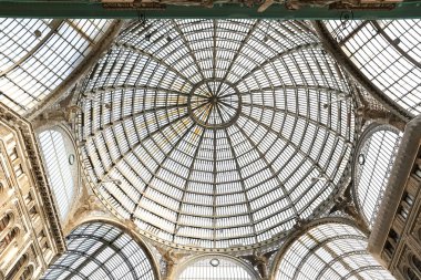 Naples, İtalya - 22 Ağustos 2018: İçinde Galleria Umberto ı Napoli şehir