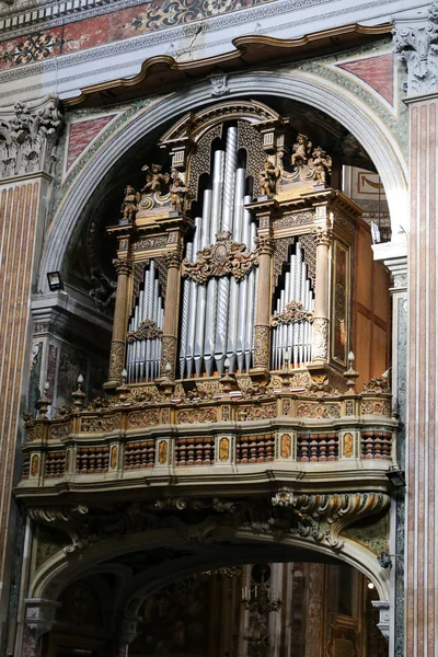 Naples, İtalya - 22 Ağustos 2018: Gesu Nuovo kilise içinde Napoli şehir