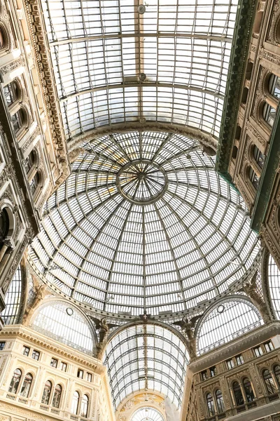 Naples, İtalya - 22 Ağustos 2018: İçinde Galleria Umberto ı Napoli şehir