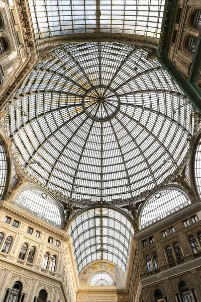 Naples, İtalya - 22 Ağustos 2018: İçinde Galleria Umberto ı Napoli şehir