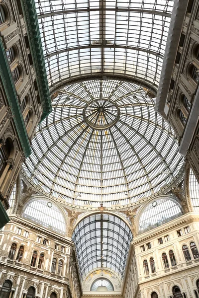 Naples, İtalya - 22 Ağustos 2018: İçinde Galleria Umberto ı Napoli şehir