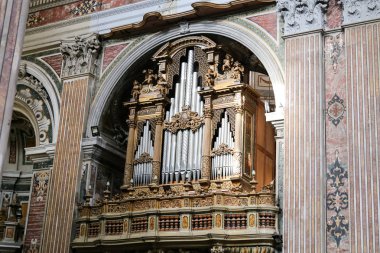Naples, İtalya - 22 Ağustos 2018: Gesu Nuovo kilise içinde Napoli şehir