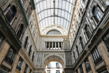 Naples, İtalya - 22 Ağustos 2018: İçinde Galleria Umberto ı Napoli şehir