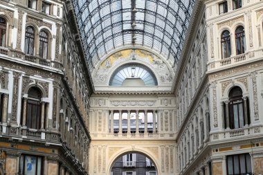 Naples, İtalya - 22 Ağustos 2018: İçinde Galleria Umberto ı Napoli şehir