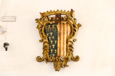 Naples, İtalya - 24 Ağustos 2018: Müzesi Napoli şehir içinde Santa Chiara manastır manastır bahçesinde