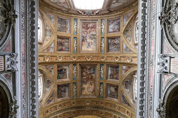 ナポリ イタリア 2018 ナポリの街のジェズ ヌオーヴォ教会内部 — ストック写真