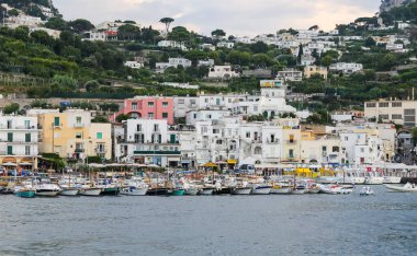 Napoli City, İtalya 'daki Capri Adası' nın genel manzarası